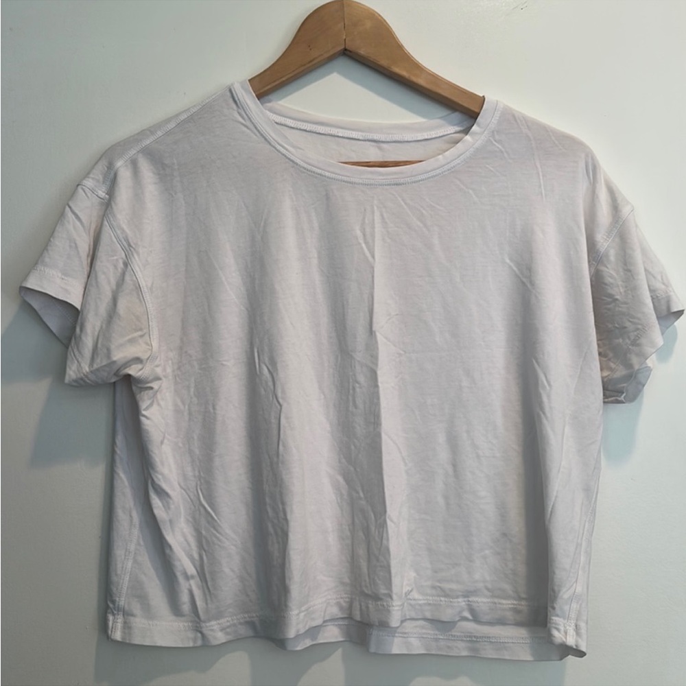 Lululemon crop top, short sleeves